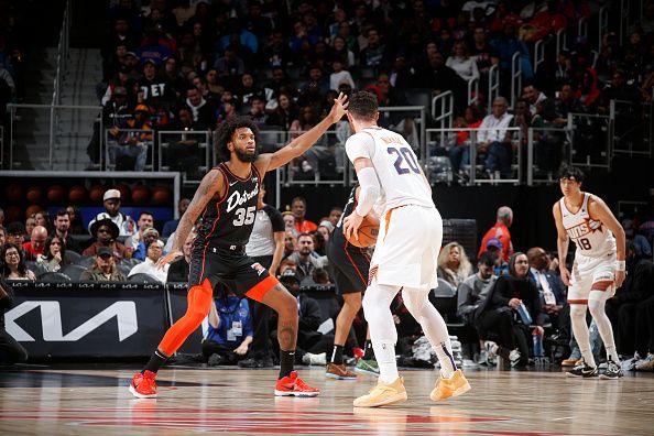 DETROIT, MI - NOVEMBER 5: Marvin Bagley III #35 of the Detroit Pistons plays defense against the Phoenix Suns on November 5, 2023 at Little Caesars Arena in Detroit, Michigan. NOTE TO USER: User expressly acknowledges and agrees that, by downloading and/or using this photograph, User is consenting to the terms and conditions of the Getty Images License Agreement. Mandatory Copyright Notice: Copyright 2023 NBAE (Photo by Brian Sevald/NBAE via Getty Images)