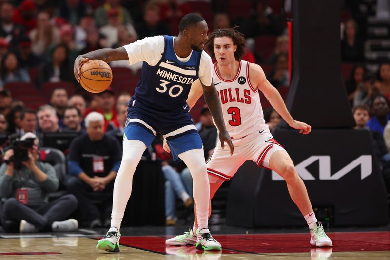 CHICAGO, ILLINOIS - OCTOBER 16: Julius Randle #30 of the Minnesota Timberwolves drives to the basket against Josh Giddey #3 of the Chicago Bulls during the first half of a preseason game at the United Center on October 16, 2024 in Chicago, Illinois. NOTE TO USER: User expressly acknowledges and agrees that, by downloading and or using this photograph, User is consenting to the terms and conditions of the Getty Images License Agreement.  (Photo by Michael Reaves/Getty Images)