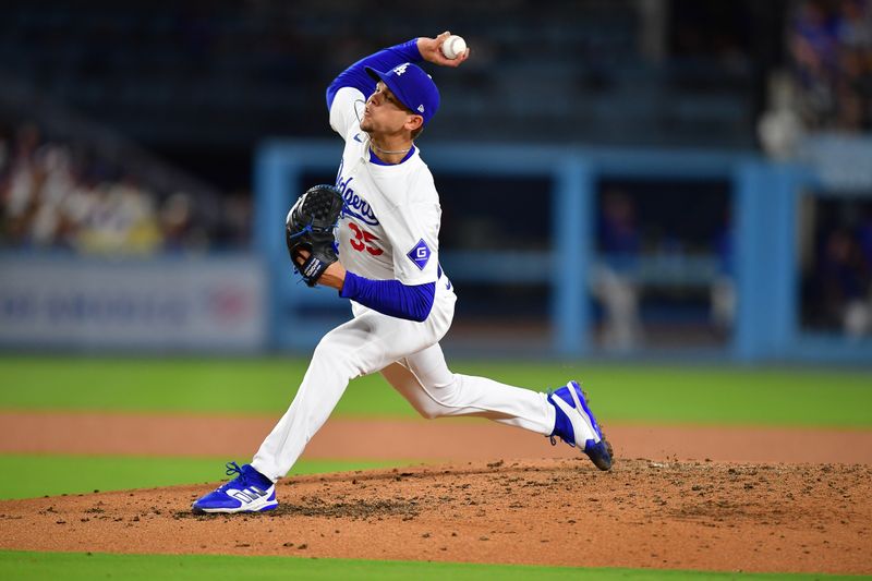 Aug 19, 2024; Los Angeles, California, USA; Los Angeles Dodgers pitcher Gavin Stone (35) throws against the Seattle Mariners at Dodger Stadium. Mandatory Credit: Gary A. Vasquez-USA TODAY Sports