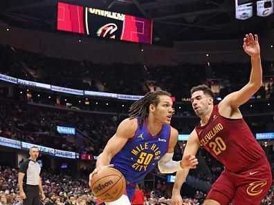 CLEVELAND, OH - NOVEMBER 19: Aaron Gordon #50 of the Denver Nuggets drives to the basket during the game against the Cleveland Cavaliers on November 19, 2023 at Rocket Mortgage FieldHouse in Cleveland, Ohio. NOTE TO USER: User expressly acknowledges and agrees that, by downloading and/or using this Photograph, user is consenting to the terms and conditions of the Getty Images License Agreement. Mandatory Copyright Notice: Copyright 2023 NBAE (Photo by Lauren Leigh Bacho/NBAE via Getty Images)