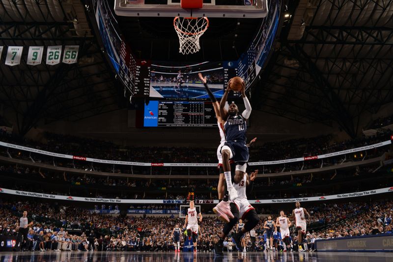 DALLAS, TX - MARCH 7: Tim Hardaway Jr. #10 of the Dallas Mavericks drives to the basket during the game against the Miami Heat on March 7, 2024 at the American Airlines Center in Dallas, Texas. NOTE TO USER: User expressly acknowledges and agrees that, by downloading and or using this photograph, User is consenting to the terms and conditions of the Getty Images License Agreement. Mandatory Copyright Notice: Copyright 2024 NBAE (Photo by Glenn James/NBAE via Getty Images)