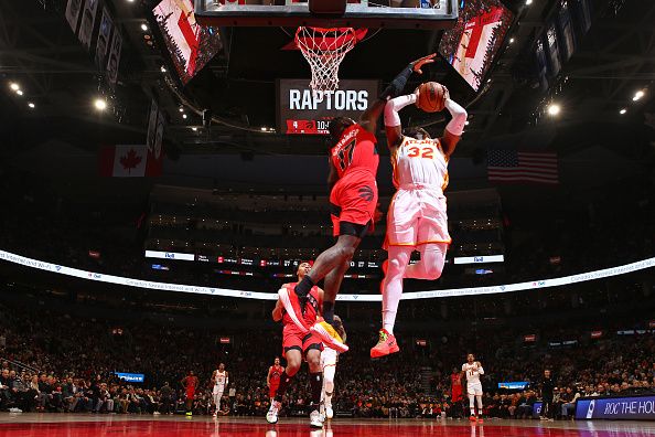 TORONTO, CANADA - DECEMBER 13: Wesley Matthews #32 of the Atlanta Hawks drives to the basket during the game against the Toronto Raptors  on December 13, 2023 at the Scotiabank Arena in Toronto, Ontario, Canada.  NOTE TO USER: User expressly acknowledges and agrees that, by downloading and or using this Photograph, user is consenting to the terms and conditions of the Getty Images License Agreement.  Mandatory Copyright Notice: Copyright 2023 NBAE (Photo by Vaughn Ridley/NBAE via Getty Images)