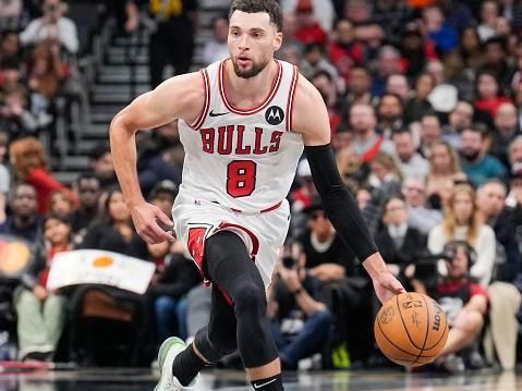 TORONTO, ON - NOVEMBER 24: Zach LaVine #8 of the Chicago Bulls dribbles against the Toronto Raptors during the second half of their NBA In-Season Tournament game at the Scotiabank Arena on November 24, 2023 in Toronto, Ontario, Canada. NOTE TO USER: User expressly acknowledges and agrees that, by downloading and/or using this Photograph, user is consenting to the terms and conditions of the Getty Images License Agreement. (Photo by Mark Blinch/Getty Images)