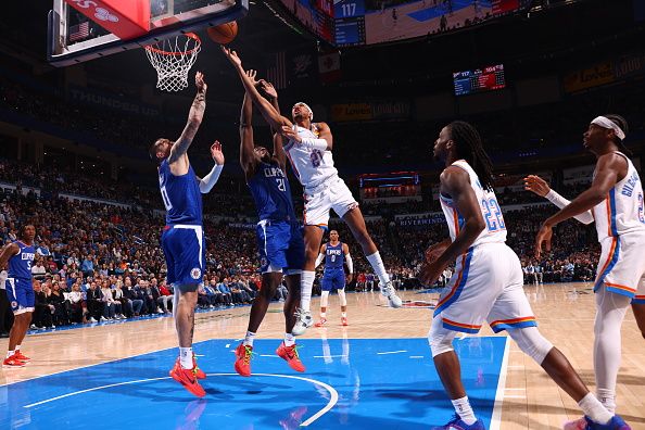 OKLAHOMA CITY, OK - DECEMBER 21: Aaron Wiggins #21 of the Oklahoma City Thunder shoots the ball during the game against the LA Clippers on December 21, 2023 at Paycom Arena in Oklahoma City, Oklahoma. NOTE TO USER: User expressly acknowledges and agrees that, by downloading and or using this photograph, User is consenting to the terms and conditions of the Getty Images License Agreement. Mandatory Copyright Notice: Copyright 2023 NBAE (Photo by Zach Beeker/NBAE via Getty Images)