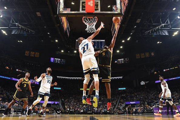 SAN FRANCISCO, CA - NOVEMBER 14: Kevon Looney #5 of the Golden State Warriors drives to the basket during the game against the Minnesota Timberwolves during the In-Season Tournament on November 14, 2023 at Chase Center in San Francisco, California. NOTE TO USER: User expressly acknowledges and agrees that, by downloading and or using this photograph, user is consenting to the terms and conditions of Getty Images License Agreement. Mandatory Copyright Notice: Copyright 2023 NBAE (Photo by Noah Graham/NBAE via Getty Images)