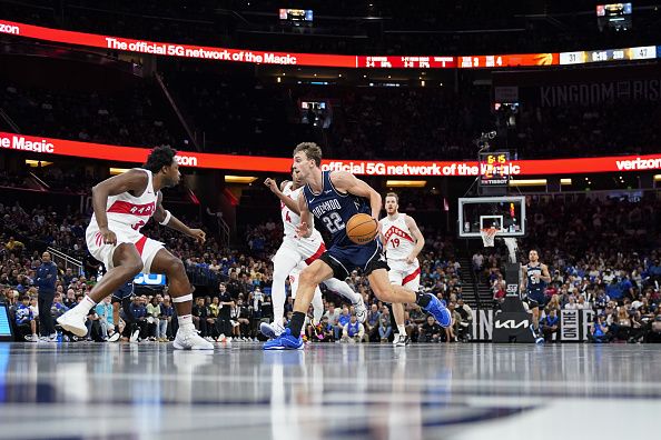 ORLANDO, FLORIDA - NOVEMBER 21: Franz Wagner #22 of the Orlando Magic drives to the basket against the Toronto Raptors during the first half of an NBA In-Season Tournament game at Amway Center on November 21, 2023 in Orlando, Florida. NOTE TO USER: User expressly acknowledges and agrees that, by downloading and or using this photograph, User is consenting to the terms and conditions of the Getty Images License Agreement. (Photo by Rich Storry/Getty Images)