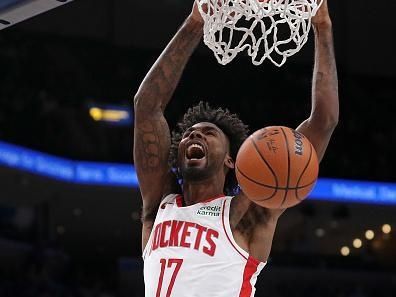 MEMPHIS, TENNESSEE - DECEMBER 15: Tari Eason #17 of the Houston Rockets goes to the basket during the second half against the Memphis Grizzlies at FedExForum on December 15, 2023 in Memphis, Tennessee. NOTE TO USER: User expressly acknowledges and agrees that, by downloading and or using this photograph, User is consenting to the terms and conditions of the Getty Images License Agreement. (Photo by Justin Ford/Getty Images)