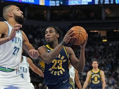 MINNEAPOLIS, MN -  DECEMBER 16: Aaron Nesmith #23 of the Indiana Pacers drives to the basket during the game against the Minnesota Timberwolves on December 16, 2023 at Target Center in Minneapolis, Minnesota. NOTE TO USER: User expressly acknowledges and agrees that, by downloading and or using this Photograph, user is consenting to the terms and conditions of the Getty Images License Agreement. Mandatory Copyright Notice: Copyright 2023 NBAE (Photo by Jordan Johnson/NBAE via Getty Images)