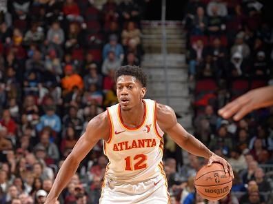 CLEVELAND, OH - NOVEMBER 28: De'Andre Hunter #12 of the Atlanta Hawks dribbles the ball during the game against the Cleveland Cavaliers during the In-Season Tournament on November 28, 2023 at Rocket Mortgage FieldHouse in Cleveland, Ohio. NOTE TO USER: User expressly acknowledges and agrees that, by downloading and/or using this Photograph, user is consenting to the terms and conditions of the Getty Images License Agreement. Mandatory Copyright Notice: Copyright 2023 NBAE (Photo by David Liam Kyle/NBAE via Getty Images)