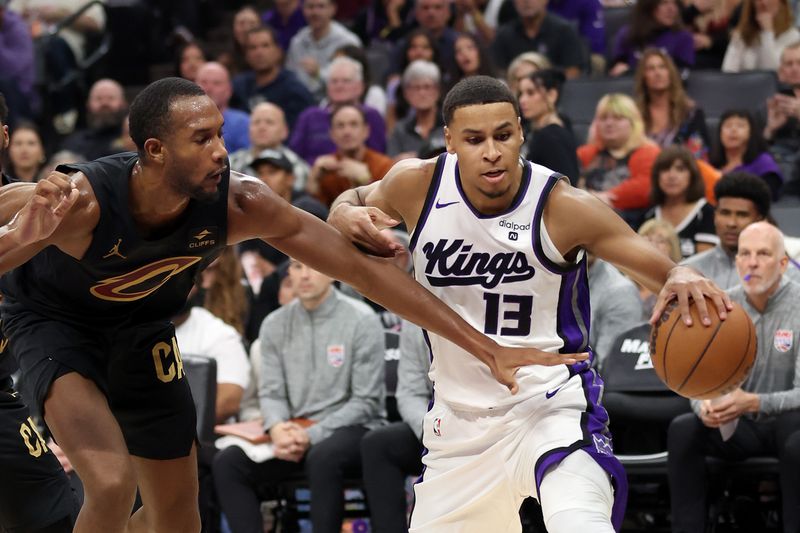 SACRAMENTO, CALIFORNIA - NOVEMBER 13: Keegan Murray #13 of the Sacramento Kings is guarded by Evan Mobley #4 of the Cleveland Cavaliers in the first half at Golden 1 Center on November 13, 2023 in Sacramento, California. NOTE TO USER: User expressly acknowledges and agrees that, by downloading and or using this photograph, User is consenting to the terms and conditions of the Getty Images License Agreement.  (Photo by Ezra Shaw/Getty Images)