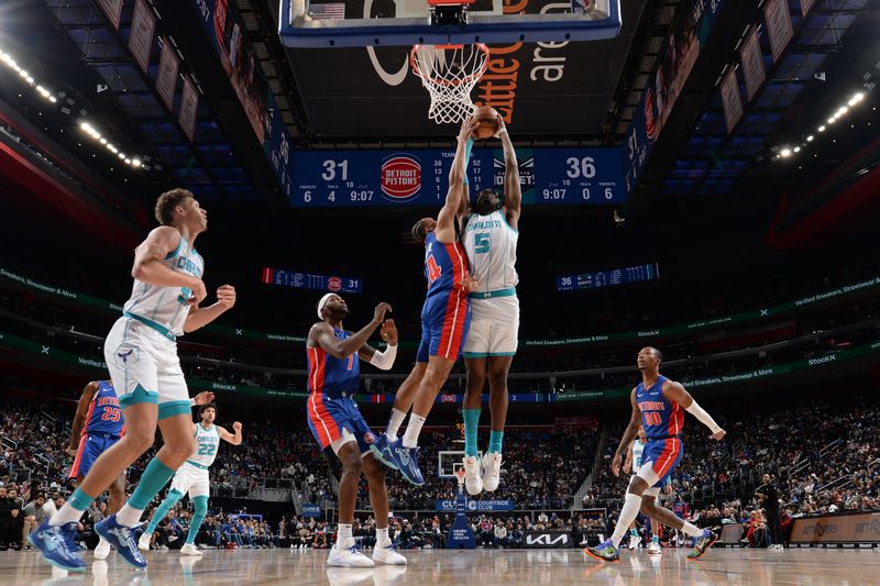 DETROIT, MI - JANUARY 3: Mark Williams #5 of the Charlotte Hornets dunks the ball during the game against the Detroit Pistons on January 3, 2025 at Little Caesars Arena in Detroit, Michigan. NOTE TO USER: User expressly acknowledges and agrees that, by downloading and/or using this photograph, User is consenting to the terms and conditions of the Getty Images License Agreement. Mandatory Copyright Notice: Copyright 2025 NBAE (Photo by Chris Schwegler/NBAE via Getty Images)