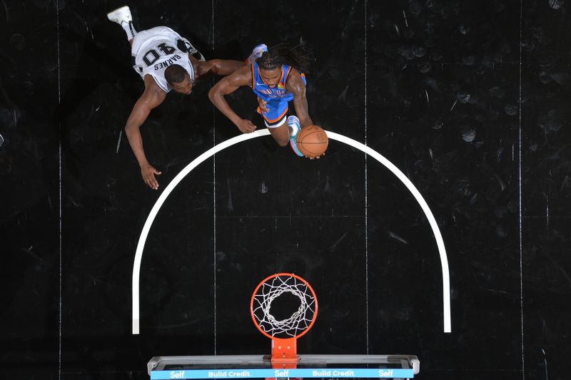 SAN ANTONIO, TX - OCTOBER 7: Cason Wallace #22 of the Oklahoma City Thunder drives to the basket during the game against the San Antonio Spurs during a NBA preseason game on October 7, 2024 at the Frost Bank Center in San Antonio, Texas. NOTE TO USER: User expressly acknowledges and agrees that, by downloading and or using this photograph, user is consenting to the terms and conditions of the Getty Images License Agreement. Mandatory Copyright Notice: Copyright 2024 NBAE (Photos by Michael Gonzales/NBAE via Getty Images)