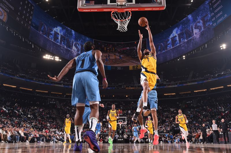 INGLEWOOD, CA - FEBRUARY 6: Obi Toppin #1 of the Indiana Pacers drives to the basket during the game against the LA Clippers on February 6, 2025 at Intuit Dome in Los Angeles, California. NOTE TO USER: User expressly acknowledges and agrees that, by downloading and/or using this Photograph, user is consenting to the terms and conditions of the Getty Images License Agreement. Mandatory Copyright Notice: Copyright 2025 NBAE (Photo by Juan Ocampo/NBAE via Getty Images)