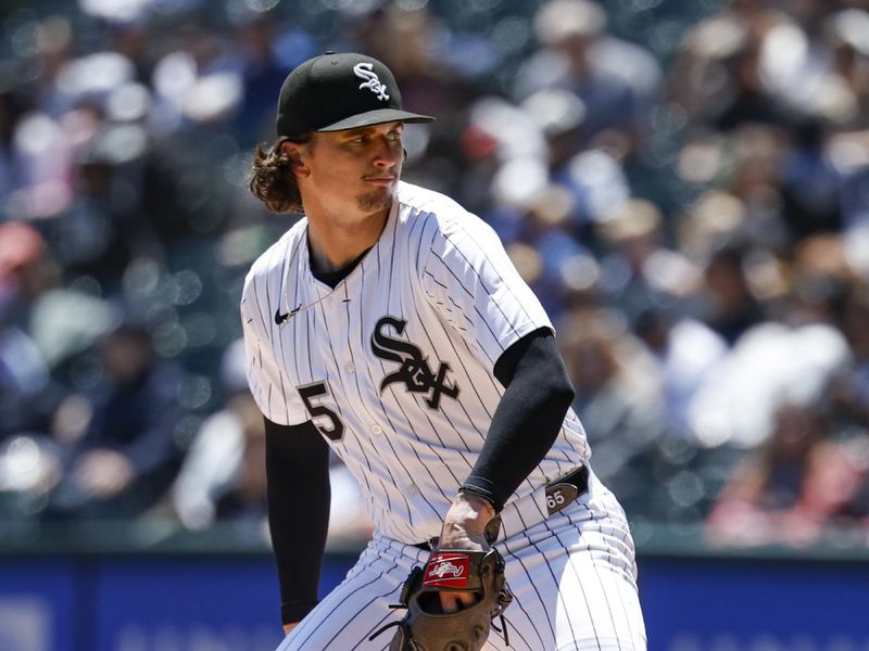 May 25, 2025; Chicago, Illinois, USA; Chicago White Sox starting pitcher Davis Martin (65) delivers a pitch against the Texas Rangers during the first inning at Rate Field. Mandatory Credit: Kamil Krzaczynski-Imagn Images