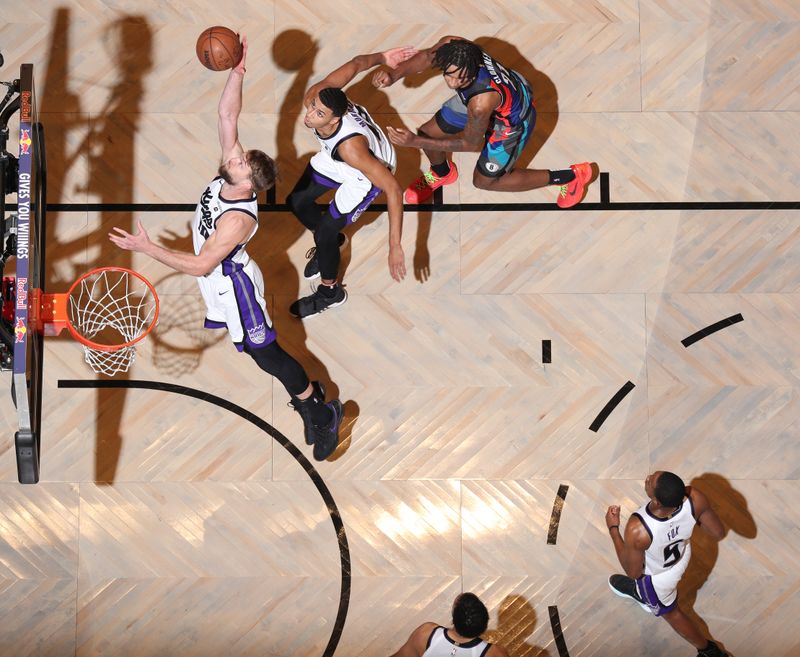 BROOKLYN, NY - APRIL 7: Domantas Sabonis #10 of the Sacramento Kings grabs a rebound during the game against the Brooklyn Nets on April 7, 2024 at Barclays Center in Brooklyn, New York. NOTE TO USER: User expressly acknowledges and agrees that, by downloading and or using this Photograph, user is consenting to the terms and conditions of the Getty Images License Agreement. Mandatory Copyright Notice: Copyright 2024 NBAE (Photo by Nathaniel S. Butler/NBAE via Getty Images)