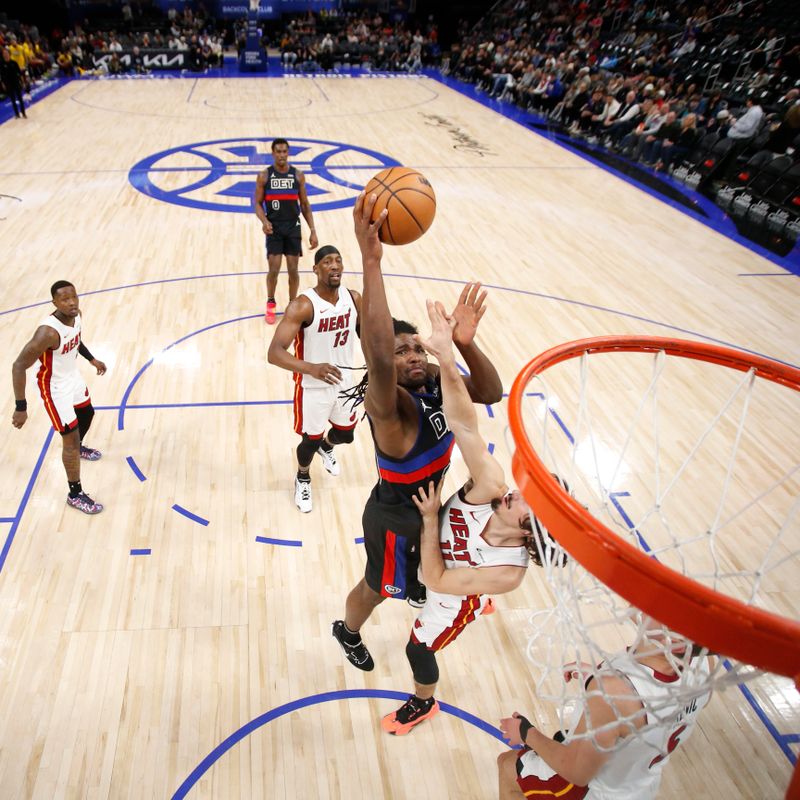 DETROIT, MI - MARCH 15: Isaiah Stewart #28 of the Detroit Pistons drives to the basket during the game against the Miami Heat on March 15, 2024 at Little Caesars Arena in Detroit, Michigan. NOTE TO USER: User expressly acknowledges and agrees that, by downloading and/or using this photograph, User is consenting to the terms and conditions of the Getty Images License Agreement. Mandatory Copyright Notice: Copyright 2024 NBAE (Photo by Brian Sevald/NBAE via Getty Images)