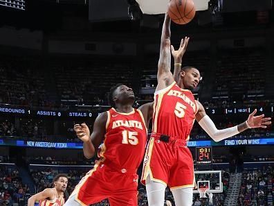 NEW ORLEANS, LA - NOVEMBER 4: Dejounte Murray #5 of the Atlanta Hawks grabs the rebound during the game against the New Orleans Pelicans on November 4, 2023 at the Smoothie King Center in New Orleans, Louisiana. NOTE TO USER: User expressly acknowledges and agrees that, by downloading and or using this Photograph, user is consenting to the terms and conditions of the Getty Images License Agreement. Mandatory Copyright Notice: Copyright 2023 NBAE (Photo by Layne Murdoch Jr./NBAE via Getty Images)