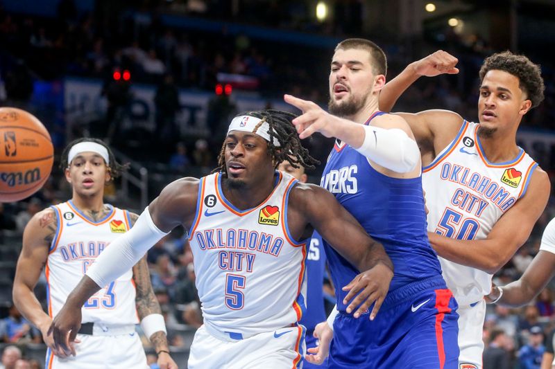 OKLAHOMA CITY, OKLAHOMA - OCTOBER 25: Luguentz Dort #5 and Jeremiah Robinson-Earl #50 of the Oklahoma City Thunder and Ivica Zubac #40 of the Los Angeles Clippers collide as a ball goes out of bounds during the first quarter at Paycom Center on October 25, 2022 in Oklahoma City, Oklahoma. NOTE TO USER: User expressly acknowledges and agrees that, by downloading and or using this photograph, User is consenting to the terms and conditions of the Getty Images License Agreement.  (Photo by Ian Maule/Getty Images)