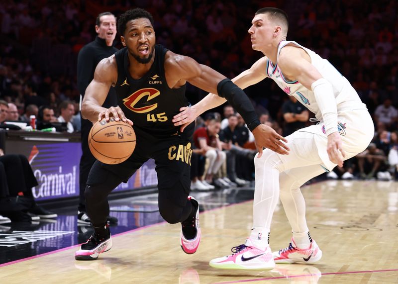 MIAMI, FLORIDA - JANUARY 29: Donovan Mitchell #45 of the Cleveland Cavaliers controls the ball around Tyler Herro #14 of the Miami Heat during the second half at Kaseya Center on January 29, 2025 in Miami, Florida.  NOTE TO USER: User expressly acknowledges and agrees that, by downloading and or using this Photograph, user is consenting to the terms and conditions of the Getty Images License Agreement. (Photo by Carmen Mandato/Getty Images)