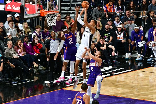 PHOENIX, AZ - NOVEMBER 2: Victor Wembanyama #1 of the San Antonio Spurs shoots the ball during the game against the Phoenix Suns on November 2, 2023 at Footprint Center in Phoenix, Arizona. NOTE TO USER: User expressly acknowledges and agrees that, by downloading and or using this photograph, user is consenting to the terms and conditions of the Getty Images License Agreement. Mandatory Copyright Notice: Copyright 2023 NBAE (Photo by Kate Frese/NBAE via Getty Images)