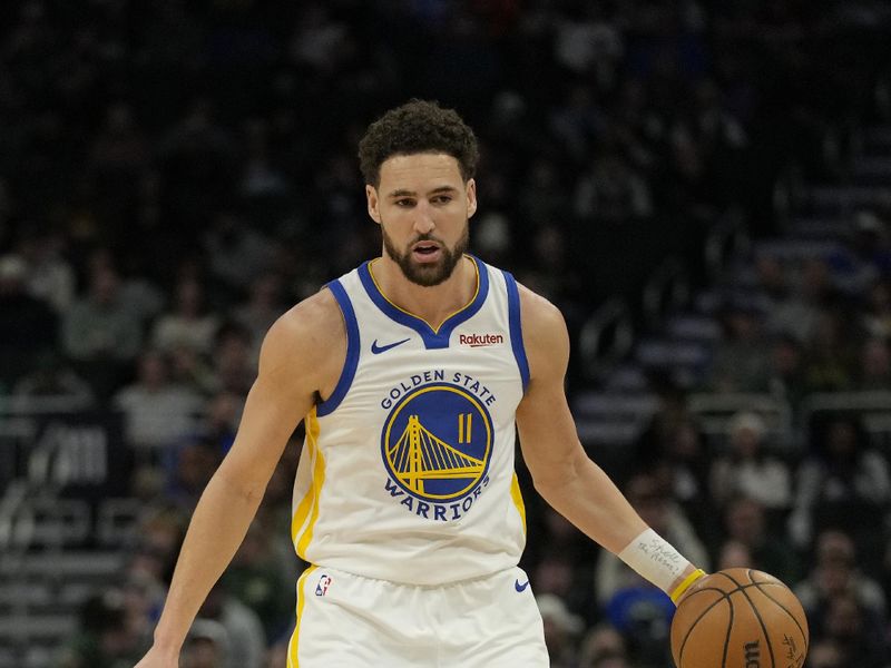 MILWAUKEE, WISCONSIN - JANUARY 13: Klay Thompson #11 of the Golden State Warriors dribbles the ball in the first half against the Milwaukee Bucks at Fiserv Forum on January 13, 2024 in Milwaukee, Wisconsin. NOTE TO USER: User expressly acknowledges and agrees that, by downloading and or using this photograph, User is consenting to the terms and conditions of the Getty Images License Agreement. (Photo by Patrick McDermott/Getty Images)