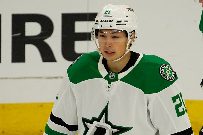 Nov 27, 2024; Chicago, Illinois, USA; Dallas Stars left wing Jason Robertson (21) warms up before a game against the Chicago Blackhawks at United Center. Mandatory Credit: David Banks-Imagn Images