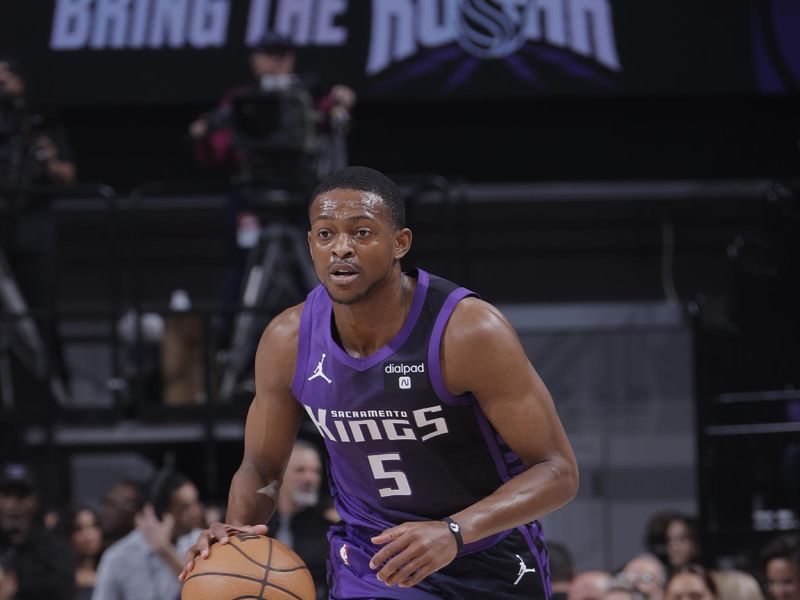 SACRAMENTO, CA - MARCH 4: De'Aaron Fox #5 of the Sacramento Kings handles the ball during the game against the Chicago Bulls on March 4, 2024 at Golden 1 Center in Sacramento, California. NOTE TO USER: User expressly acknowledges and agrees that, by downloading and or using this Photograph, user is consenting to the terms and conditions of the Getty Images License Agreement. Mandatory Copyright Notice: Copyright 2024 NBAE (Photo by Rocky Widner/NBAE via Getty Images)