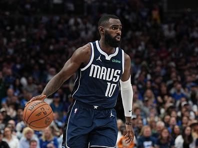 DALLAS, TX - OCTOBER 27: Tim Hardaway Jr. #10 of the Dallas Mavericks dribbles the ball during the game against the Brooklyn Nets on October 27, 2023 at the American Airlines Center in Dallas, Texas. NOTE TO USER: User expressly acknowledges and agrees that, by downloading and or using this photograph, User is consenting to the terms and conditions of the Getty Images License Agreement. Mandatory Copyright Notice: Copyright 2023 NBAE (Photo by Glenn James/NBAE via Getty Images)