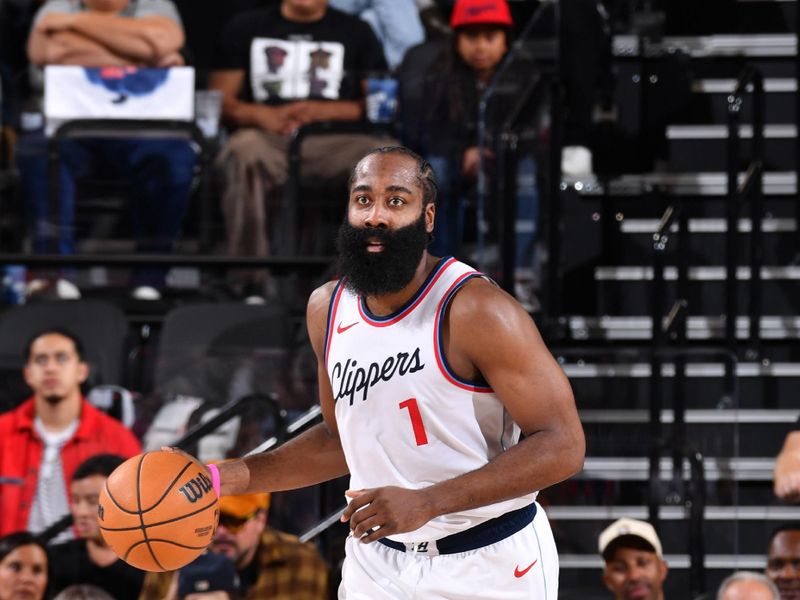 INGLEWOOD, CA - OCTOBER 31: James Harden #1 of the LA Clippers dribbles the ball during the game against the Phoenix Suns on October 31, 2024 at Intuit Dome in Los Angeles, California. NOTE TO USER: User expressly acknowledges and agrees that, by downloading and/or using this Photograph, user is consenting to the terms and conditions of the Getty Images License Agreement. Mandatory Copyright Notice: Copyright 2024 NBAE (Photo by Juan Ocampo/NBAE via Getty Images)