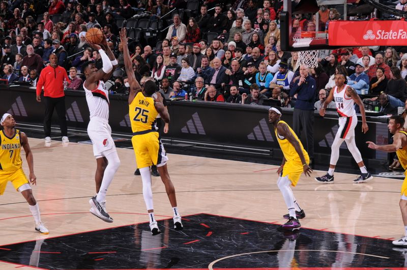 PORTLAND, OR - JANUARY 19: Deandre Ayton #2 of the Portland Trail Blazers shoots the ball during the game against the Indiana Pacers on January 19, 2024 at the Moda Center Arena in Portland, Oregon. NOTE TO USER: User expressly acknowledges and agrees that, by downloading and or using this photograph, user is consenting to the terms and conditions of the Getty Images License Agreement. Mandatory Copyright Notice: Copyright 2024 NBAE (Photo by Cameron Browne/NBAE via Getty Images)