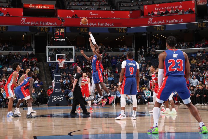 MEMPHIS, TN - NOVEMBER 27: Jalen Duren #0 of the Detroit Pistons takes tip off during the game against the Memphis Grizzlies on November 27, 2024 at FedExForum in Memphis, Tennessee. NOTE TO USER: User expressly acknowledges and agrees that, by downloading and or using this photograph, User is consenting to the terms and conditions of the Getty Images License Agreement. Mandatory Copyright Notice: Copyright 2024 NBAE (Photo by Joe Murphy/NBAE via Getty Images)