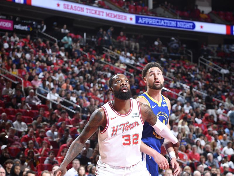 HOUSTON, TX - APRIL 4: Jeff Green #32 of the Houston Rockets  boxes out against Klay Thompson #11 of the Golden State Warriors during the game on April 4, 2024 at the Toyota Center in Houston, Texas. NOTE TO USER: User expressly acknowledges and agrees that, by downloading and or using this photograph, User is consenting to the terms and conditions of the Getty Images License Agreement. Mandatory Copyright Notice: Copyright 2024 NBAE (Photo by Logan Riely/NBAE via Getty Images)