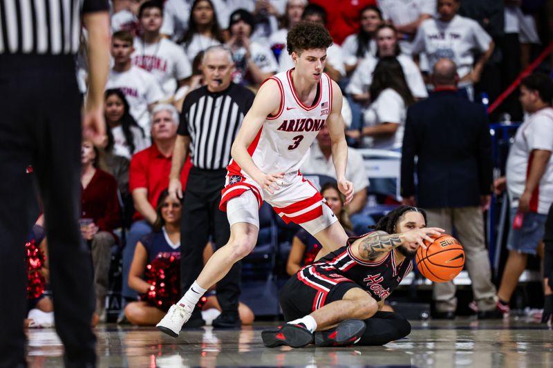 Feb 15, 2025; Tucson, Arizona, USA; Houston Cougars guard Emanuel Sharp (21) attempts to keep control over the ball while Arizona Wildcats guard Anthony Dell’Orso (3) is ready to take it during the second half at McKale Center. Mandatory Credit: Aryanna Frank-Imagn Images