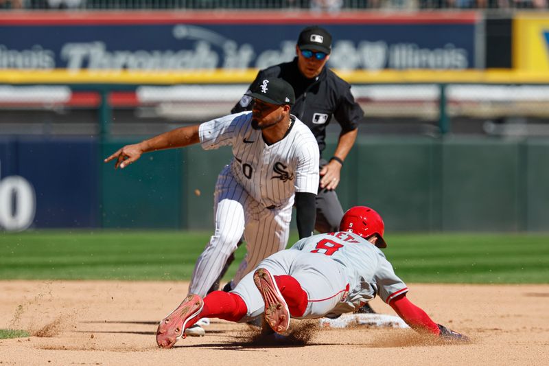 Sep 26, 2024; Chicago, Illinois, USA; Los Angeles Angels shortstop Zach Neto (9) is caught stealing second base by Chicago White Sox third baseman Lenyn Sosa (50) during the fourth inning at Guaranteed Rate Field. Mandatory Credit: Kamil Krzaczynski-Imagn Images