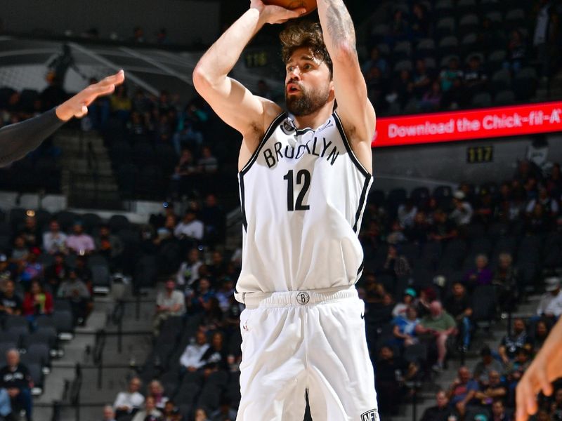 SAN ANTONIO, TX - JANUARY 17: Joe Harris #12 of the Brooklyn Nets shoots the ball during the game against the San Antonio Spurs on January 17, 2023 at the AT&T Center in San Antonio, Texas. NOTE TO USER: User expressly acknowledges and agrees that, by downloading and or using this photograph, user is consenting to the terms and conditions of the Getty Images License Agreement. Mandatory Copyright Notice: Copyright 2022 NBAE (Photos by Michael Gonzales/NBAE via Getty Images)