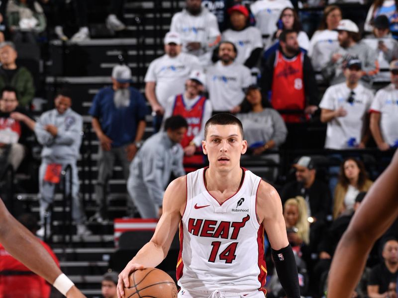 INGLEWOOD, CA - JANUARY 13:  Tyler Herro #14 of the Miami Heat dribbles the ball during the game against the LA Clippers on January 13, 2025 at Intuit Dome in Los Angeles, California. NOTE TO USER: User expressly acknowledges and agrees that, by downloading and/or using this Photograph, user is consenting to the terms and conditions of the Getty Images License Agreement. Mandatory Copyright Notice: Copyright 2025 NBAE (Photo by Juan Ocampo/NBAE via Getty Images)