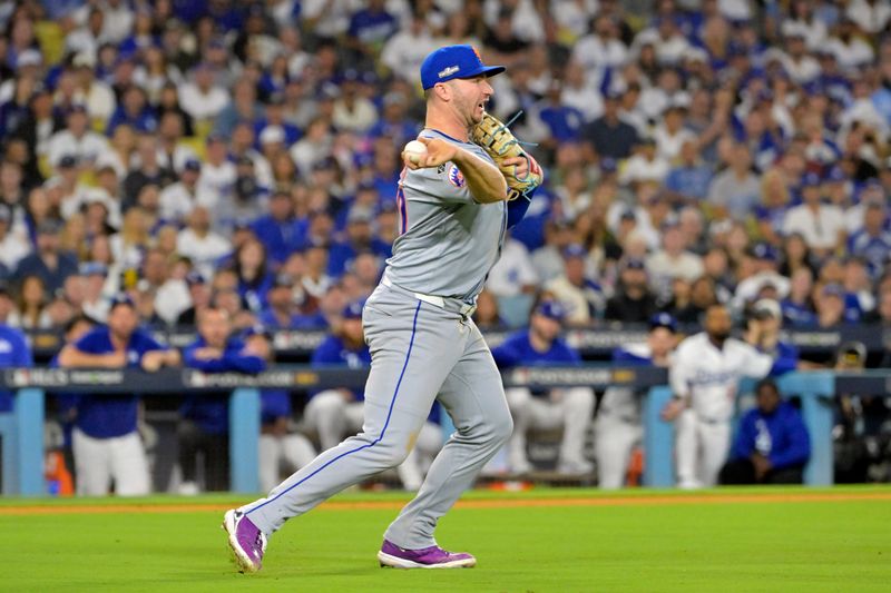 Oct 20, 2024; Los Angeles, California, USA; New York Mets first baseman Pete Alonso (20) fields the ball hit by Los Angeles Dodgers second baseman Chris Taylor (not pictured) in the sixth inning during game six of the NLCS for the 2024 MLB playoffs at Dodger Stadium. Mandatory Credit: Jayne Kamin-Oncea-Imagn Images