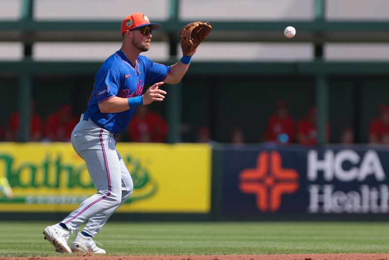 Feb 27, 2026; Jupiter, Florida, USA; New York Mets shortstop Jackson Cluff (85) catches a ground ball to retire St. Louis Cardinals third baseman baseman Nolan Gorman (16) during the first inning at Roger Dean Chevrolet Stadium. Mandatory Credit: Sam Navarro-Imagn Images