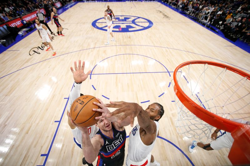 DETROIT, MI - FEBRUARY 2:  Danilo Gallinari #12 of the Detroit Pistons drives to the basket during the game against the LA Clippers on February 2, 2024 at Little Caesars Arena in Detroit, Michigan. NOTE TO USER: User expressly acknowledges and agrees that, by downloading and/or using this photograph, User is consenting to the terms and conditions of the Getty Images License Agreement. Mandatory Copyright Notice: Copyright 2024 NBAE (Photo by Brian Sevald/NBAE via Getty Images)