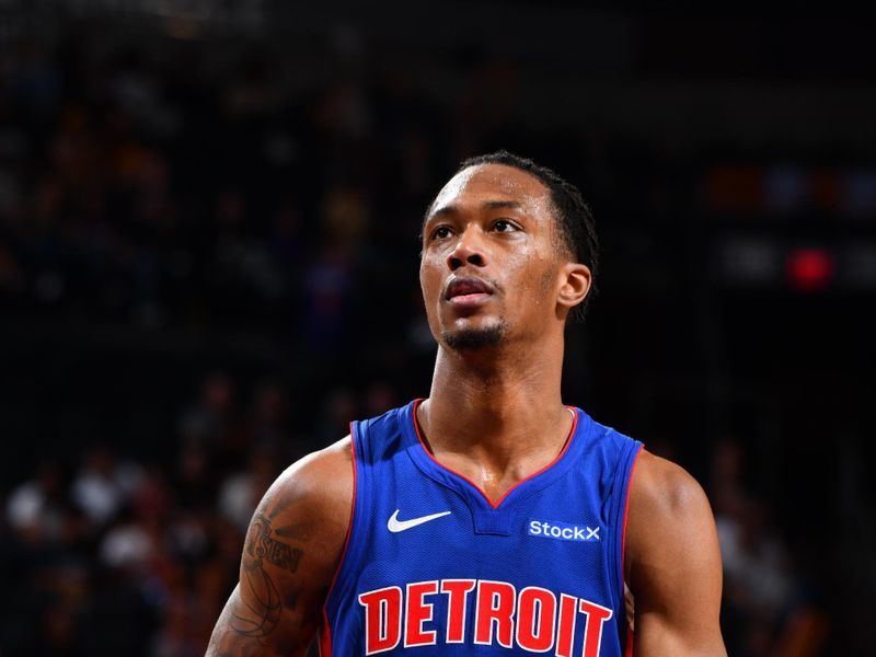 PHOENIX, AZ - OCTOBER 11: Ron Holland II #00 of the Detroit Pistons shoots a free throw during the game against the Phoenix Suns during a NBA preseason game on October 11, 2024 at Footprint Center in Phoenix, Arizona. NOTE TO USER: User expressly acknowledges and agrees that, by downloading and or using this photograph, user is consenting to the terms and conditions of the Getty Images License Agreement. Mandatory Copyright Notice: Copyright 2024 NBAE (Photo by Barry Gossage/NBAE via Getty Images)