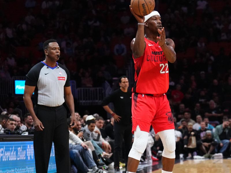 MIAMI, FLORIDA - DECEMBER 12: Jimmy Butler #22 of the Miami Heat throws a pass against the Toronto Raptors during the first quarter at Kaseya Center on December 12, 2024 in Miami, Florida. NOTE TO USER: User expressly acknowledges and agrees that, by downloading and or using this Photograph, user is consenting to the terms and conditions of the Getty Images License Agreement. (Photo by Rich Storry/Getty Images)