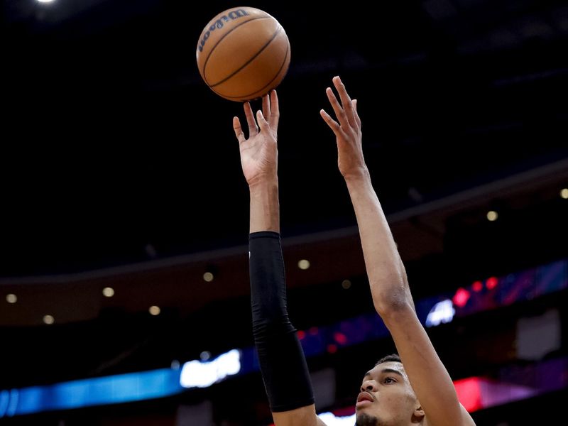 HOUSTON, TEXAS - DECEMBER 11: Victor Wembanyama #1 of the San Antonio Spurs warms up prior to facing the Houston Rockets at Toyota Center on December 11, 2023 in Houston, Texas. NOTE TO USER: User expressly acknowledges and agrees that, by downloading and or using this photograph, User is consenting to the terms and conditions of the Getty Images License Agreement.? (Photo by Carmen Mandato/Getty Images)