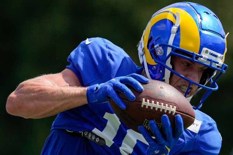 Los Angeles Rams wide receiver Cooper Kupp (10) makes a catch during a joint practice with the Cincinnati Bengals at the team's NFL football training facility, Wednesday, Aug. 24, 2022, in Cincinnati. (AP Photo/Jeff Dean)