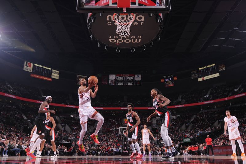 PORTLAND, OR - JANUARY 14: Keita Bates-Diop #21 of the Phoenix Suns drives to the basket during the game against the Portland Trail Blazers on January 14, 2024 at the Moda Center Arena in Portland, Oregon. NOTE TO USER: User expressly acknowledges and agrees that, by downloading and or using this photograph, user is consenting to the terms and conditions of the Getty Images License Agreement. Mandatory Copyright Notice: Copyright 2024 NBAE (Photo by Cameron Browne/NBAE via Getty Images)