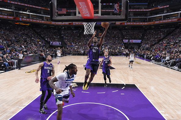 SACRAMENTO, CA - DECEMBER 23: Harrison Barnes #40 of the Sacramento Kings drives to the basket during the game against the Minnesota Timberwolves on December 23, 2023 at Golden 1 Center in Sacramento, California. NOTE TO USER: User expressly acknowledges and agrees that, by downloading and or using this Photograph, user is consenting to the terms and conditions of the Getty Images License Agreement. Mandatory Copyright Notice: Copyright 2023 NBAE (Photo by Rocky Widner/NBAE via Getty Images)