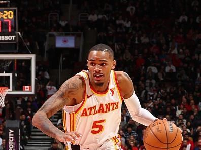 TORONTO, CANADA - DECEMBER 13: Dejounte Murray #5 of the Atlanta Hawks drives to the basket during the game against the Toronto Raptors on December 13, 2023 at the Scotiabank Arena in Toronto, Ontario, Canada.  NOTE TO USER: User expressly acknowledges and agrees that, by downloading and or using this Photograph, user is consenting to the terms and conditions of the Getty Images License Agreement.  Mandatory Copyright Notice: Copyright 2023 NBAE (Photo by Vaughn Ridley/NBAE via Getty Images)