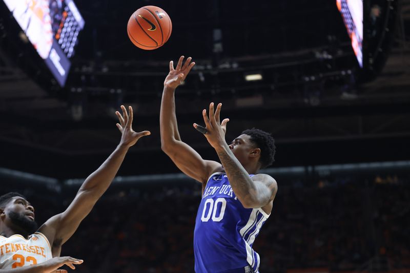 Jan 17, 2026; Knoxville, Tennessee, USA; Kentucky Wildcats guard Otega Oweh (00) shoots the ball against the Tennessee Volunteers during the second half at Thompson-Boling Arena at Food City Center. Mandatory Credit: Randy Sartin-Imagn Images