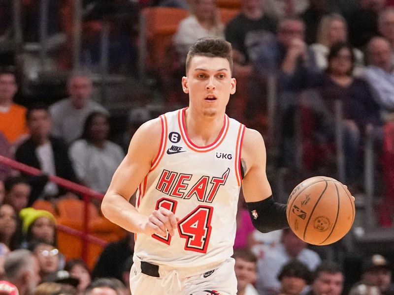 MIAMI, FL - JANUARY 27:  Tyler Herro #14 of the Miami Heat drives to the basket during the game  on January 27, 2023 at FTX Arena in Miami, Florida. NOTE TO USER: User expressly acknowledges and agrees that, by downloading and or using this Photograph, user is consenting to the terms and conditions of the Getty Images License Agreement. Mandatory Copyright Notice: Copyright 2023 NBAE (Photo by Eric Espada/NBAE via Getty Images)