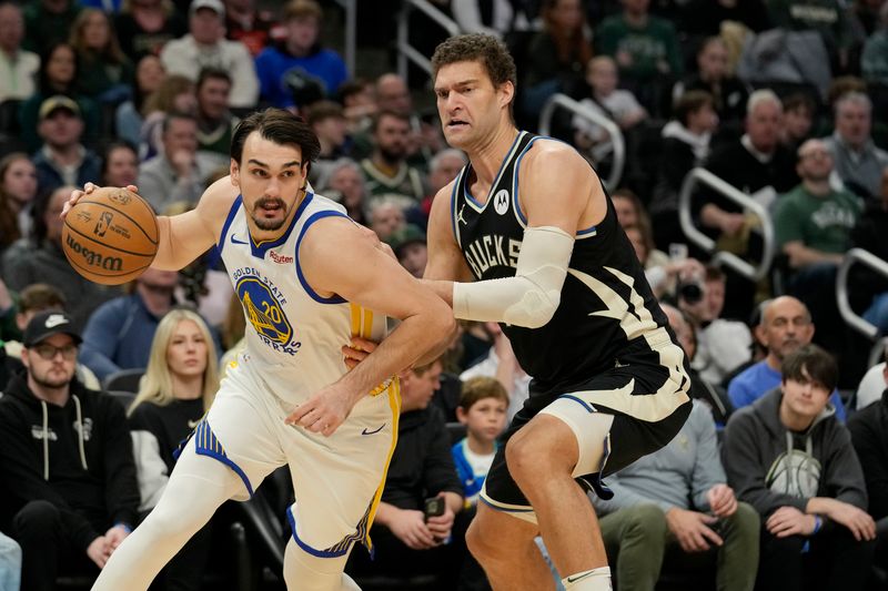 MILWAUKEE, WISCONSIN - JANUARY 13: Dario Saric #20 of the Golden State Warriors dribbles the ball against Brook Lopez #11 of the Milwaukee Bucks in the first half at Fiserv Forum on January 13, 2024 in Milwaukee, Wisconsin. NOTE TO USER: User expressly acknowledges and agrees that, by downloading and or using this photograph, User is consenting to the terms and conditions of the Getty Images License Agreement. (Photo by Patrick McDermott/Getty Images)