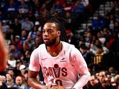 PHILADELPHIA, PA - NOVEMBER 21: Darius Garland #10 of the Cleveland Cavaliers handles the ball during the game against the Philadelphia 76ers during the In-Season Tournament on November 21, 2023 at the Wells Fargo Center in Philadelphia, Pennsylvania NOTE TO USER: User expressly acknowledges and agrees that, by downloading and/or using this Photograph, user is consenting to the terms and conditions of the Getty Images License Agreement. Mandatory Copyright Notice: Copyright 2023 NBAE (Photo by David Dow/NBAE via Getty Images)